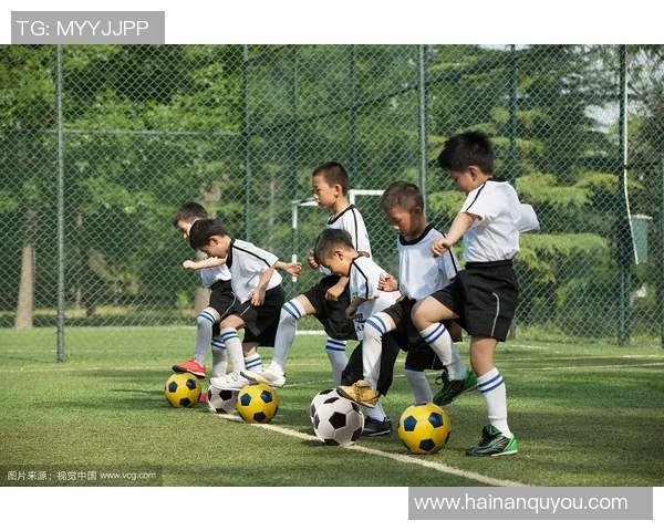 足球明星训练技巧揭秘提升球技的秘密方法与训练心得分享